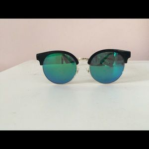 Oversized reflective sunglasses